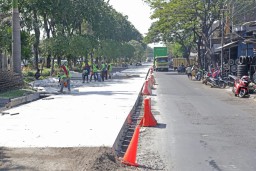 Pemkot Surabaya Prioritaskan Penanganan Banjir Sebelum Rigid Beton Jalan Tanjungsari