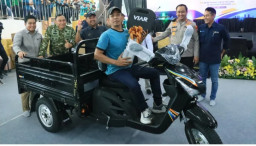Kapolres Bersama Pemkab Gresik, Bupati Fandi Akhmad Yani Apresiasi Peringatan May Day di Stadion Gejos Berjalan Kondusif