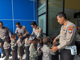 Polisi Sahabat Anak : Polresta Sidoarjo Edukasi Tertib Lalu Lintas Sejak Dini*