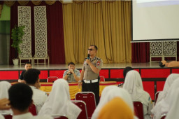 Satlantas Polres Gresik Gencarkan Police Goes To School Untuk Tekan Angka Kecelakaan Pelajar