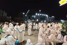 Jamaah KBIHU Al-Gratis Bangkalan Teteskan Air Mata Saat Pertama Kali Tatap Ka’bah
