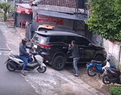 Niat Mampir Makan Seblak Berujung Petaka, Pasangan Wongsorejo Rugi Rp300 Juta Akibat Aksi Pecah Kaca Mobil