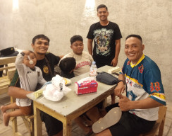 Rachmat Irianto Ngopi Bareng Pemilik Warkop KHoi di Simo Rejo Surabaya