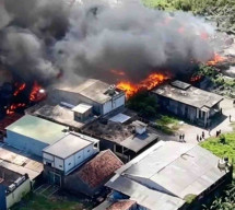 Gudang Penyimpanan Plastik Terbakar Hebat di Gempol, Asap Hitam Membumbung Tinggi