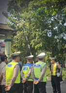 Operasi Gabungan di Jalan Margomulyo, Sinergi Tingkatkan Kepatuhan Pajak Kendaraan