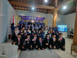 Haflah Akhirussanah SMP Al-Makin Krian Wujudkan Generasi Qur'ani, Santun, dan Berprestasi