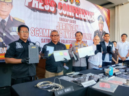 Polrestabes Surabaya Bongkar Jaringan Scamming Internasional, 45 Tersangka Diamankan Menulis
