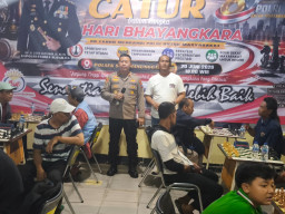 Kapolsek Sukomanunggal Gelar Turnamen Catur Sambut HUT Bhayangkara ke-80, Pererat Silaturahmi Polisi dan Masyarakat