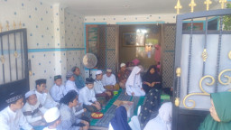 Warga Simo Gunung Barat Tol  Gelar Jumat Berkah dan Santunan Anak Yatim