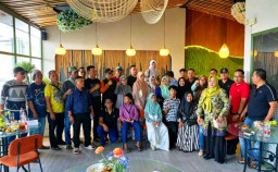 Reuni ke-4 Alumni 1993 SMPN 2 Sampang, Pererat Silaturahmi Lewat Ngopi Bareng dan Santunan Anak Yatim