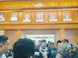 AMI Desak Oknum Jampidsus Segera Menyerahkan Diri dan Menghadapi Proses Hukum Beritakasus.com//Surabaya - Aliansi Madur