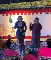 Sedekah Bumi Kelurahan Sonokwijenan Dimeriahkan Wayang Kulit Semalam Suntuk