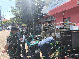 Tindak Tegas Indikasi Pelanggaran, PAM Surya Sembada Tertibkan Sambungan Air Ilegal di Perak Barat Surabaya