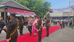 Tongkat Komando Berganti, Polres Sampang Polda Jatim Gelar Tradisi Pedang Pora Sambut AKBP Anang Hardiyanto