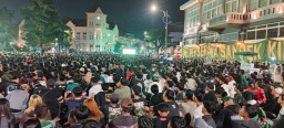 Dj Almira Berto Turut Hadir Nobar Final Piala Presiden 2026 Persebaya vs Persib di Depan Polrestabes Surabaya