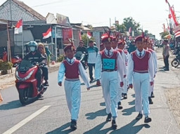Gerak Jalan HUT RI ke-81 di Kecamatan Kedamean Gresik Meriah, Antusiasme Masyarakat Sangat Tinggi