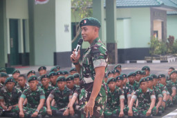 Jam Komandan Yonif 500/Sikatan Kobarkan Semangat Juang dan Motivasi Prajurit