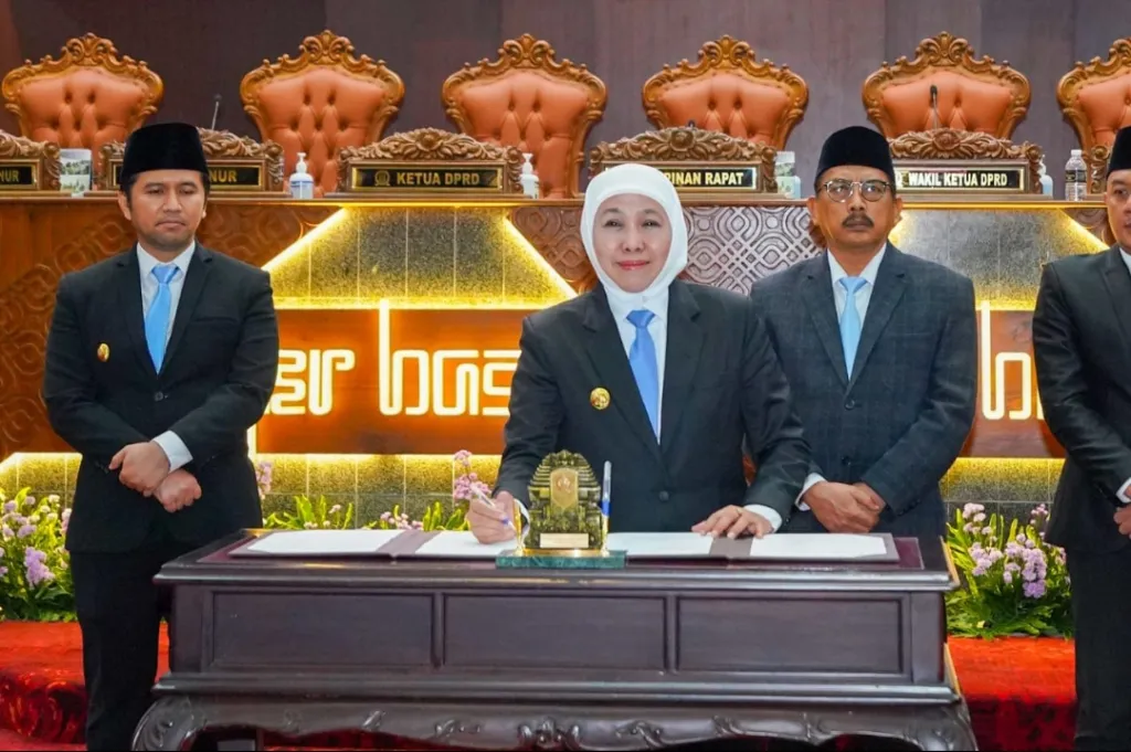 Gubernur dan Pimpinan DPRD Jatim Sepakati Enam Perda Strategis, Komitmen Kepastian Hukum dan Penguatan BUMD