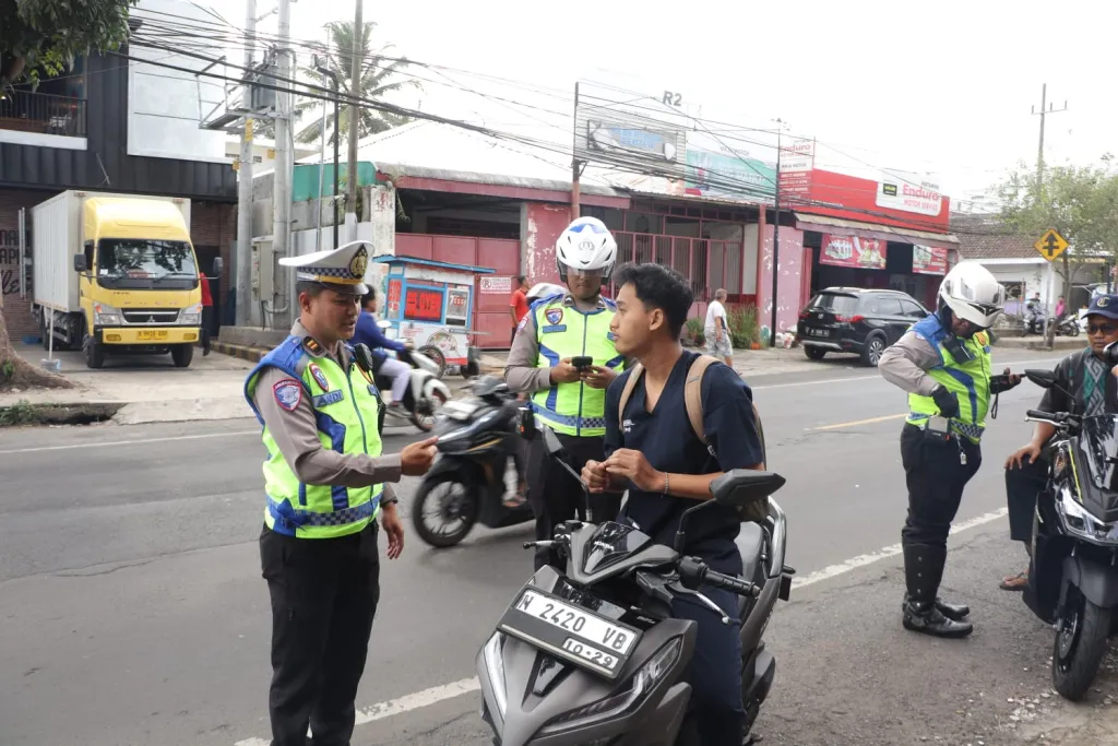 Optimalisasi Gakkum Presisi  Ditlantas Polda Jatim Gelar Operasi Dakgar Berbasis Handheld*