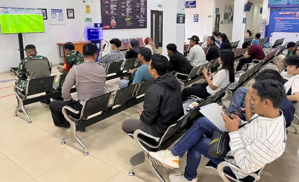 Usir Bosan, Satpas Colombo Gelar Nobar Piala Dunia 2026 Bersama Pemohon SIM