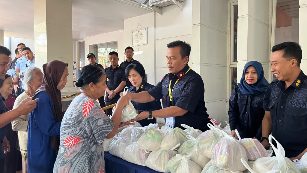 Wujud Kepedulian dan Kebersamaan dengan Masyarakat, Lapas Kelas I Madiun Gelar Bakti Sosial untuk Pererat Silaturahmi
