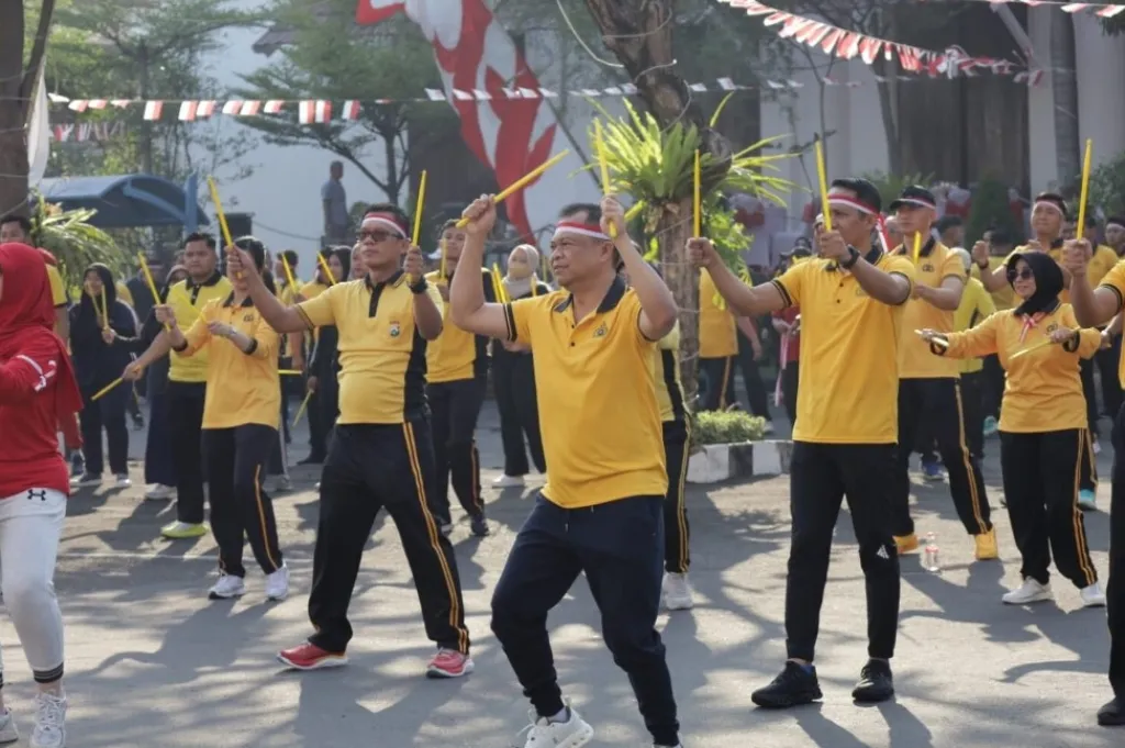 Semangat Kemerdekaan Menggema, Polrestabes Surabaya dan Warga Meriahkan HUT ke-81 RI