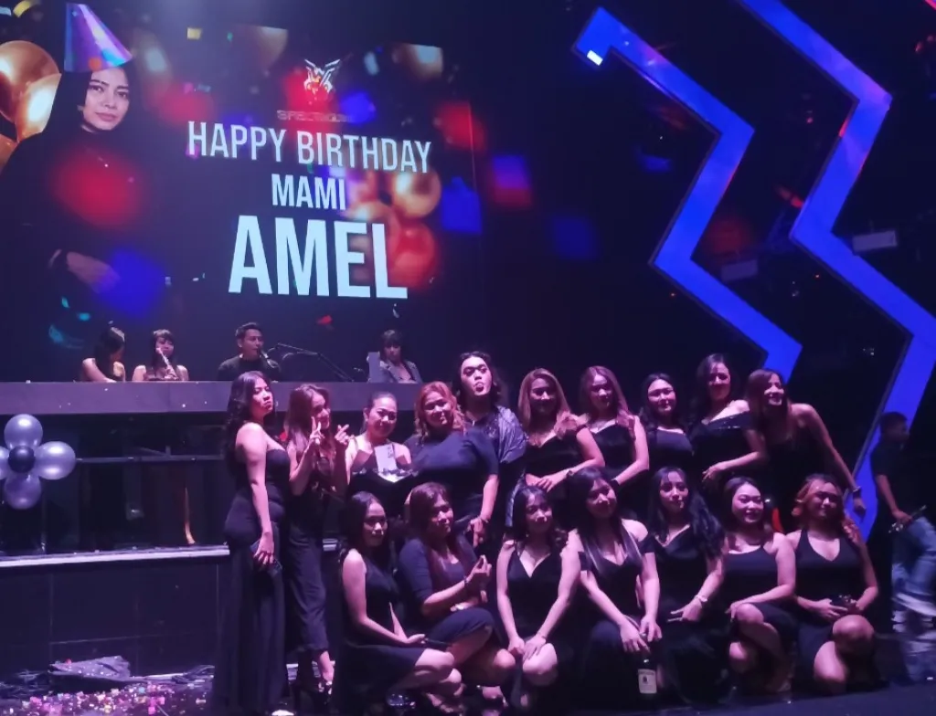 Happy Birthday Mama Amel, Perayaan Ultah ke-50 Meriah di Club Vanhalla Surabaya