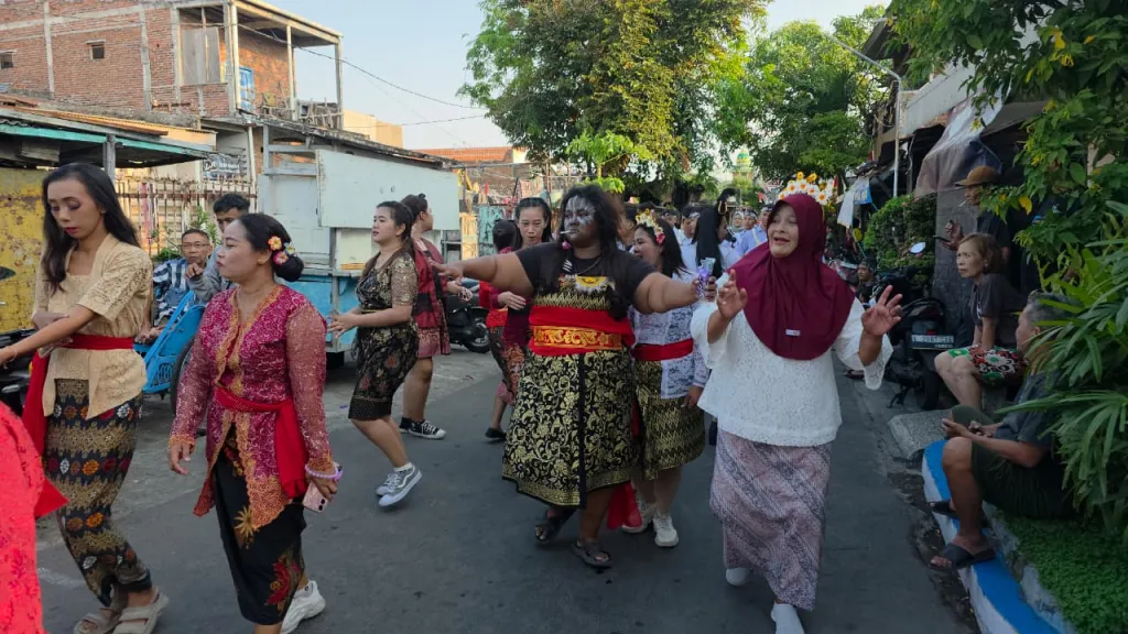 Karnaval HUT ke-81 RI di Kapasari Pedukuhan Berlangsung Meriah, Warga Gang 1 hingga Gang 10 Tampilkan Beragam Kreasi