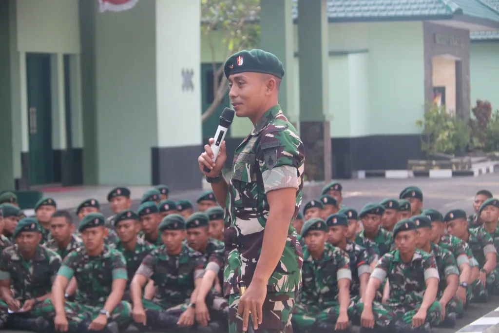 Jam Komandan Yonif 500/Sikatan Kobarkan Semangat Juang dan Motivasi Prajurit
