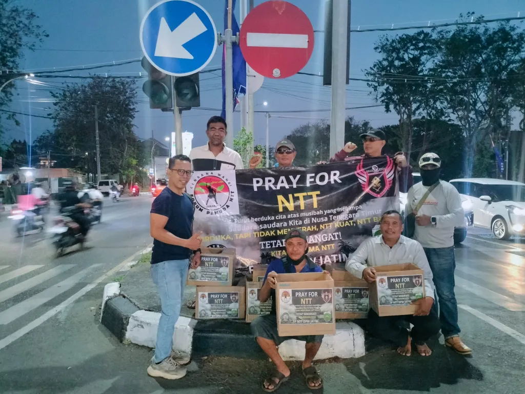 Solidaritas FP-NTT Gelar Penggalangan Dana untuk Korban Bencana Alam di NTT, Digelar Dua Hari di Jalan MERR Surabaya