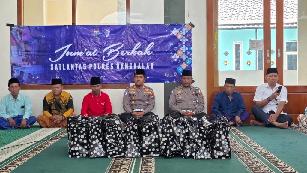 Jumat Berkah, Satlantas Polres Bangkalan Hadir di Tengah Masyarakat, Tebar Kepedulian dan Kebersamaan
