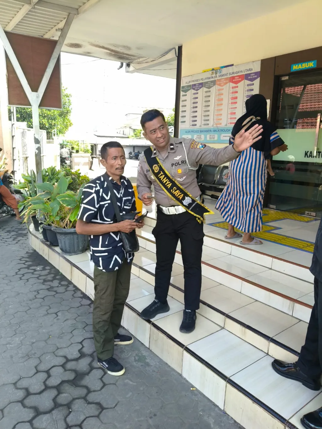 Samsat Surabaya Utara Perkuat Pelayanan Prima, Polisi Hadir Lebih Dekat dan Humanis kepada Masyarakat