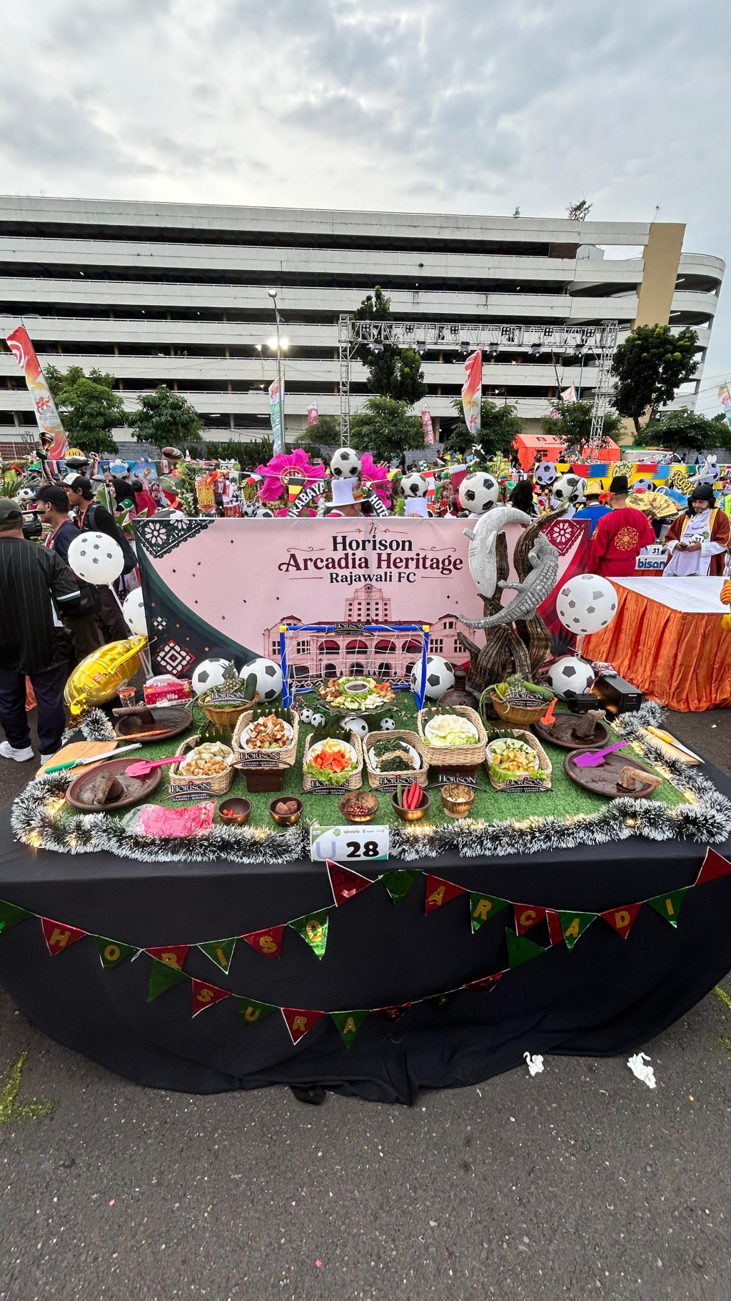 Horison Arcadia Heritage Rajawali Surabaya Tampil Nyentrik di Festival Rujak Uleg Phoria 2026