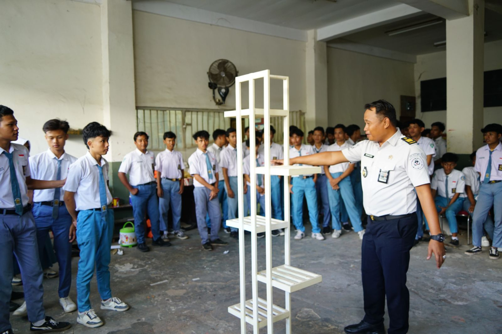“Siswa SMKN 2 Pamekasan Study Lapangan ke Lapas Narkotika Pamekasan, Takjub Lihat Dapur Sehat hingga Program Kemandirian