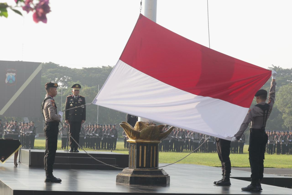 *Gelar Upacara Hari Lahir Pancasila, Wakapolda Jatim : Pancasila Kunci Persatuan Bangsa di Tengah Ancaman Global*
