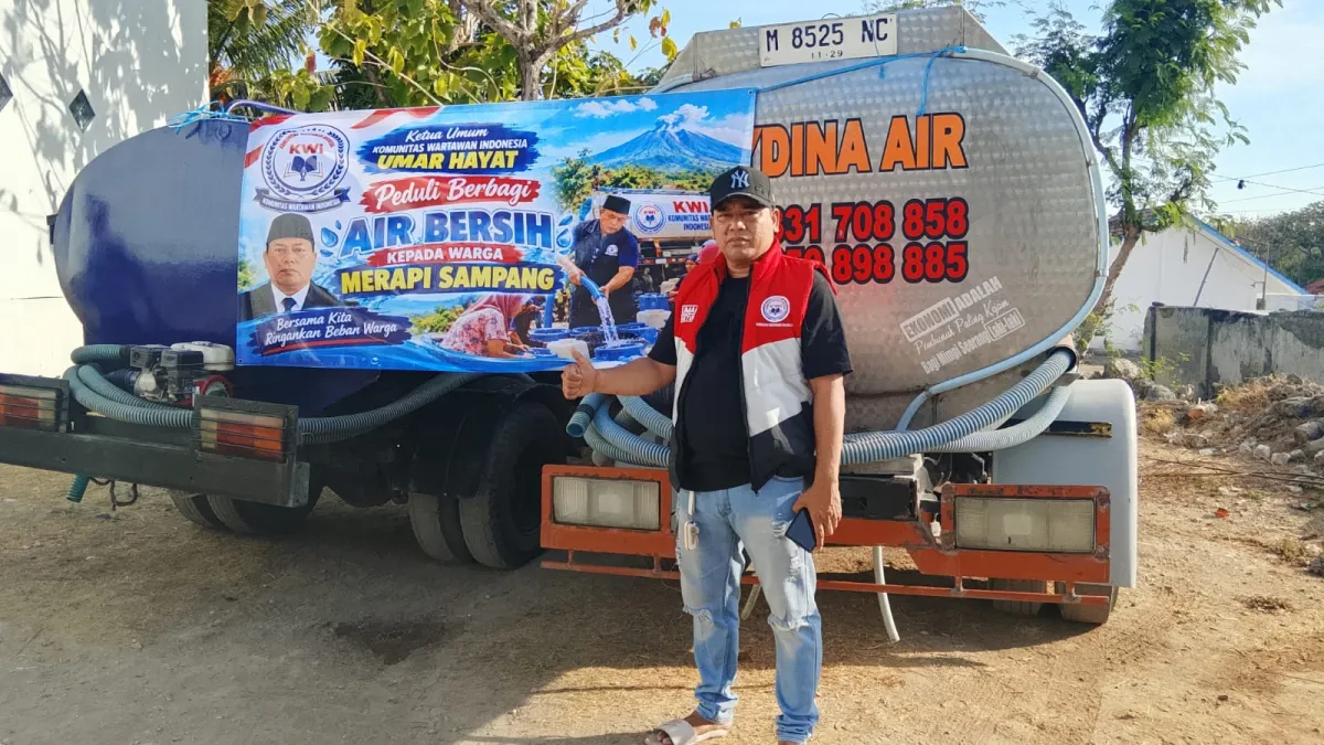 KWI Turun Langsung, Salurkan Air Bersih untuk Warga Jalan Merapi Sampang